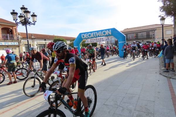 Más de 150 ciclistas en el paraíso de Alaraz