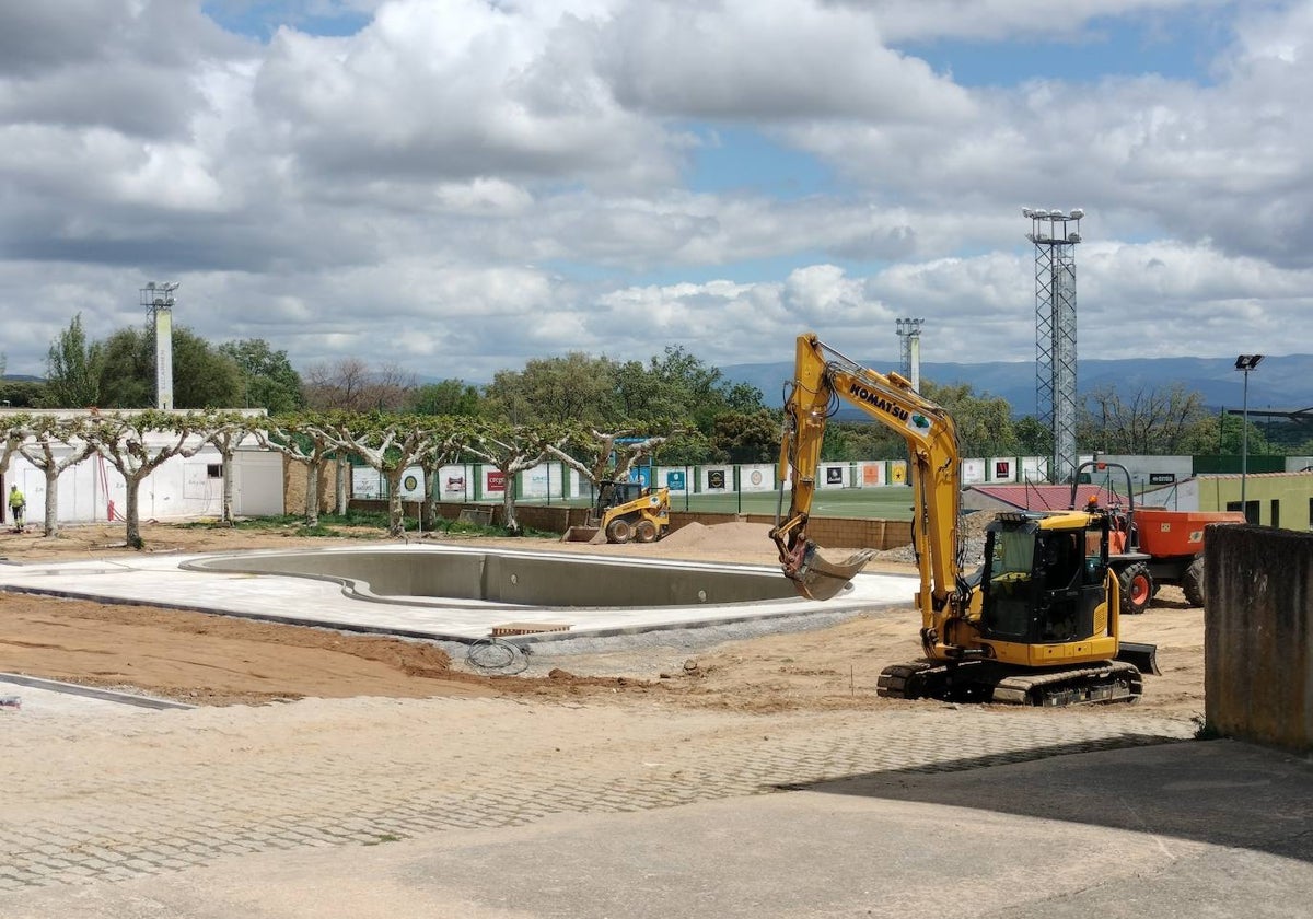 Estado de las obras en la zona de las piscinas infantiles.