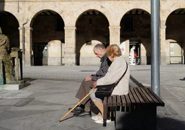 Mayores en el centro de Salamanca.