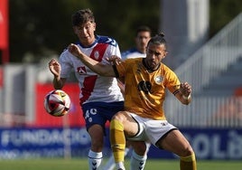 Mario Losada, en una acción contra el Rayo Majadahonda.