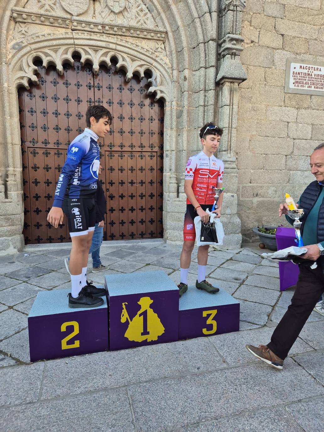 Macotera se vuelve a convertir en un circuito de ciclismo para acoger la III Copa Castilla y León Escuelas