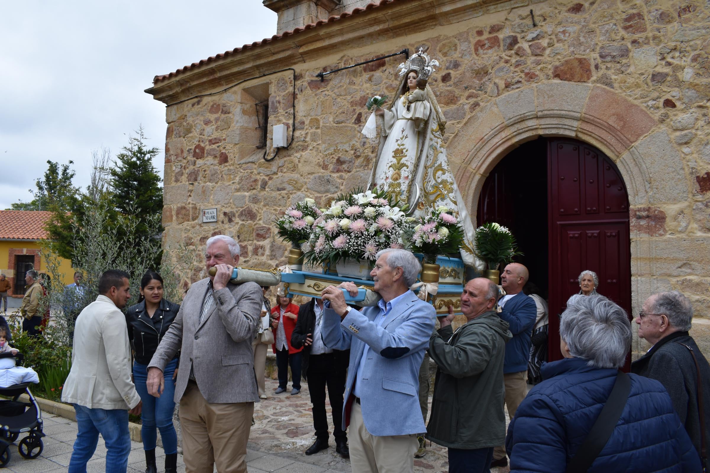 La Virgen de la Peña regresa a su ermita por un día