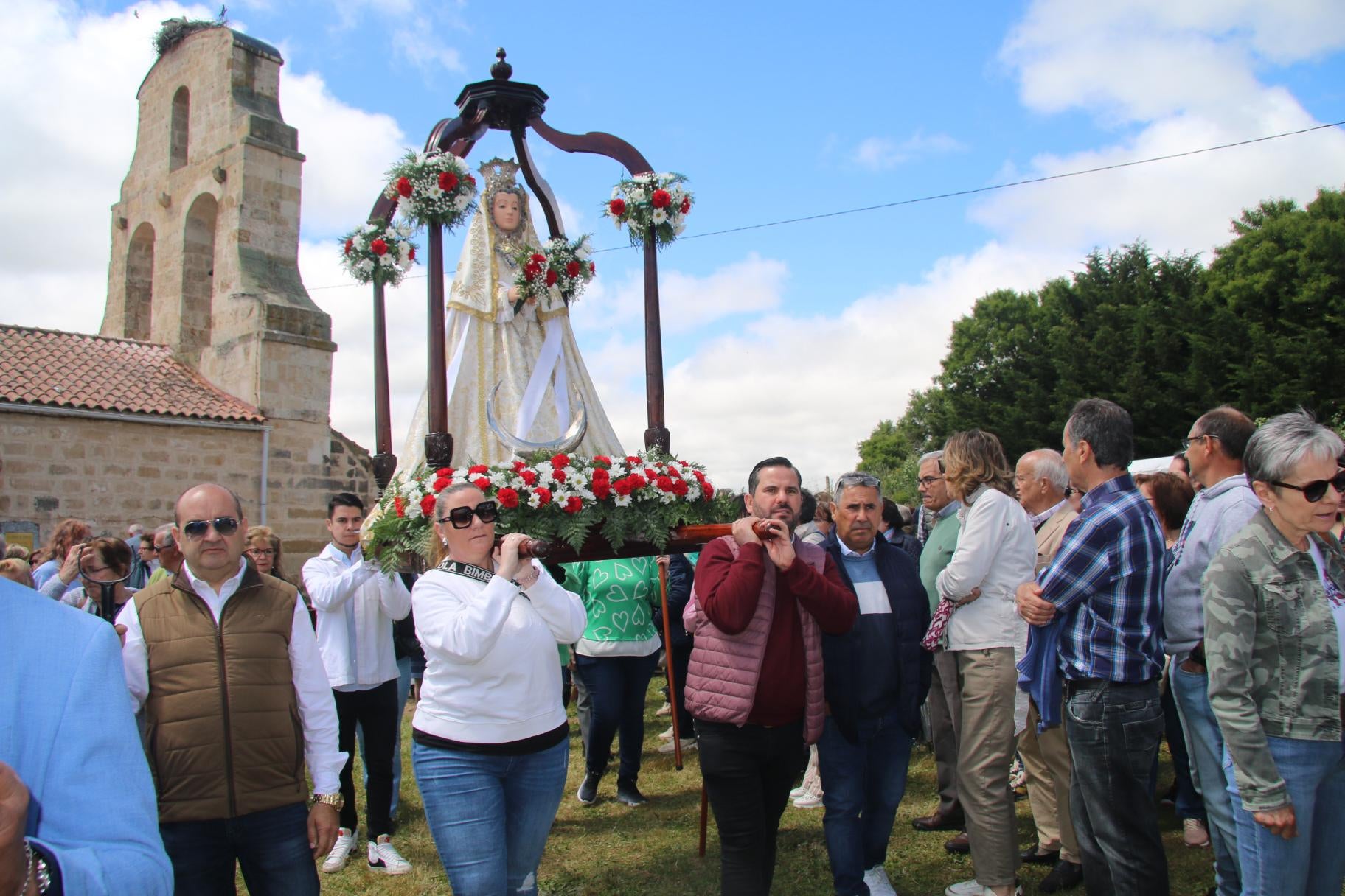 Mil vítores a la Virgen de los Remedios en El Cañedo