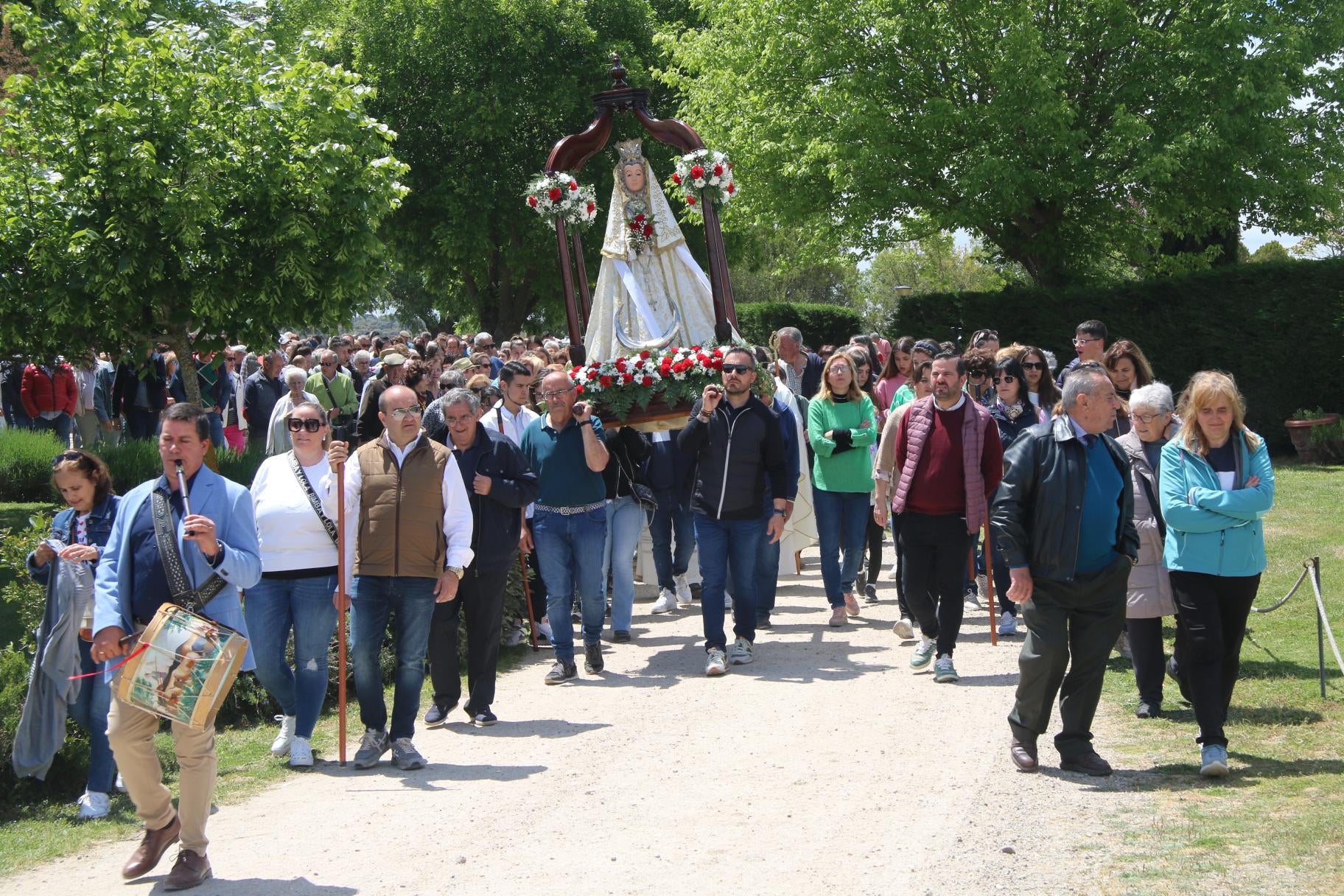 Mil vítores a la Virgen de los Remedios en El Cañedo