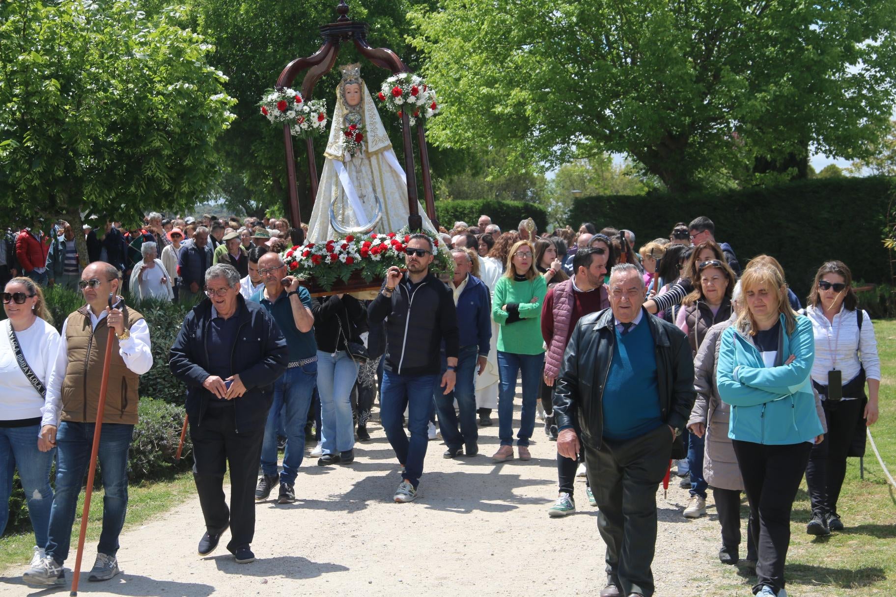 Mil vítores a la Virgen de los Remedios en El Cañedo
