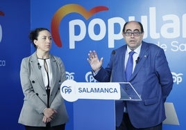 Pilar Sánchez y Fernando Rodríguez, portavoces de los grupos popular es en la Diputación Provincial y el Ayuntamiento de Salamanca, en la rueda de prensa en defensa de la tauromaquia.