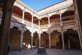 Imagen del patio de la Casa de las Conchas.