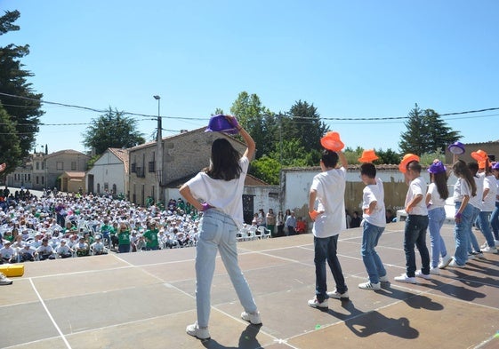 Multitudinaria jornada de convivencia y bailes desde Villavieja de Yeltes