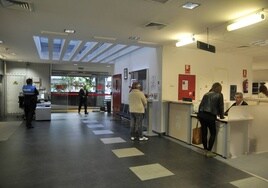 Trabajadores en las oficinas municipales de la calle Íscar Peyra.