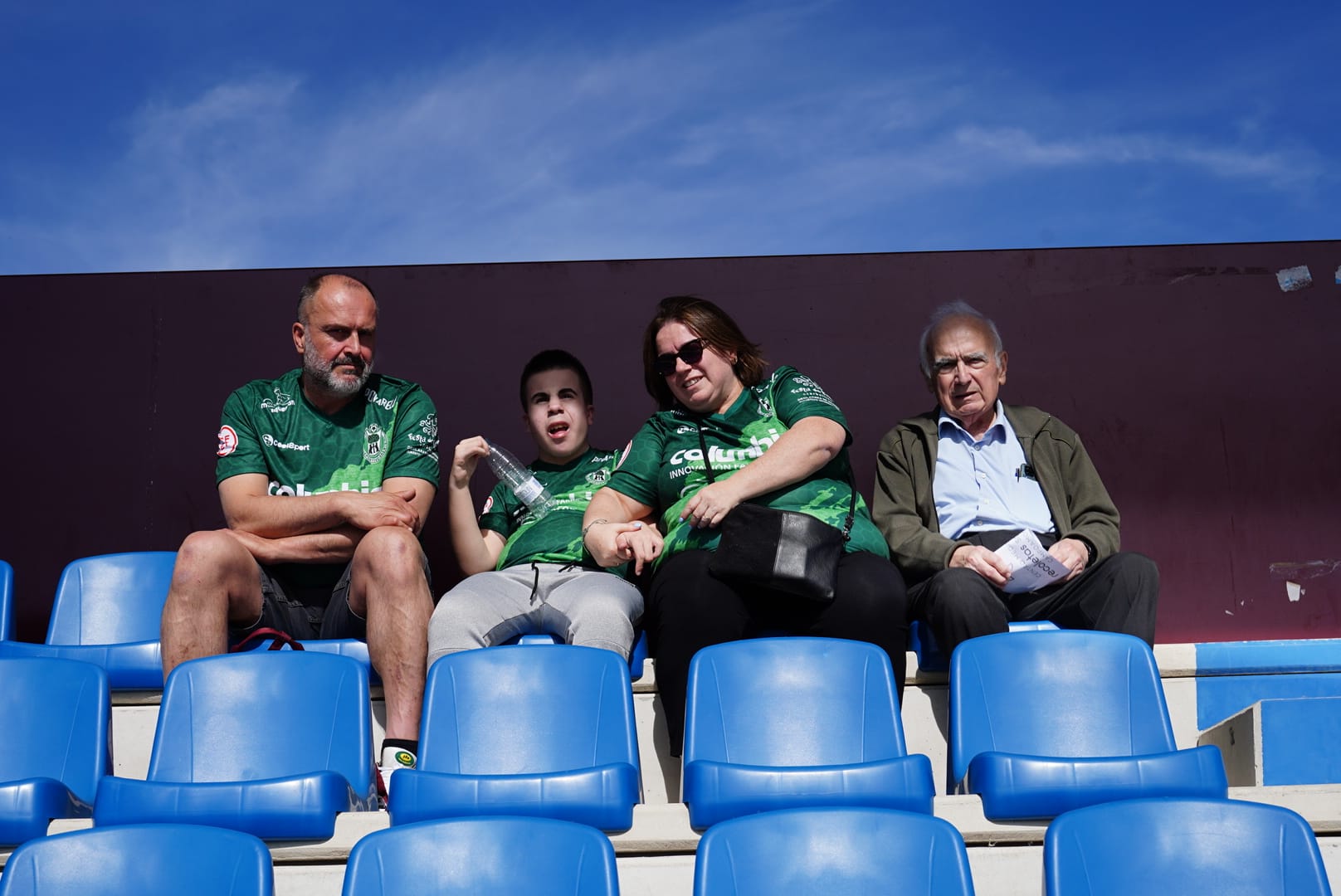 Búscate en la grada del Reina Sofía en el partido contra el Arenteiro