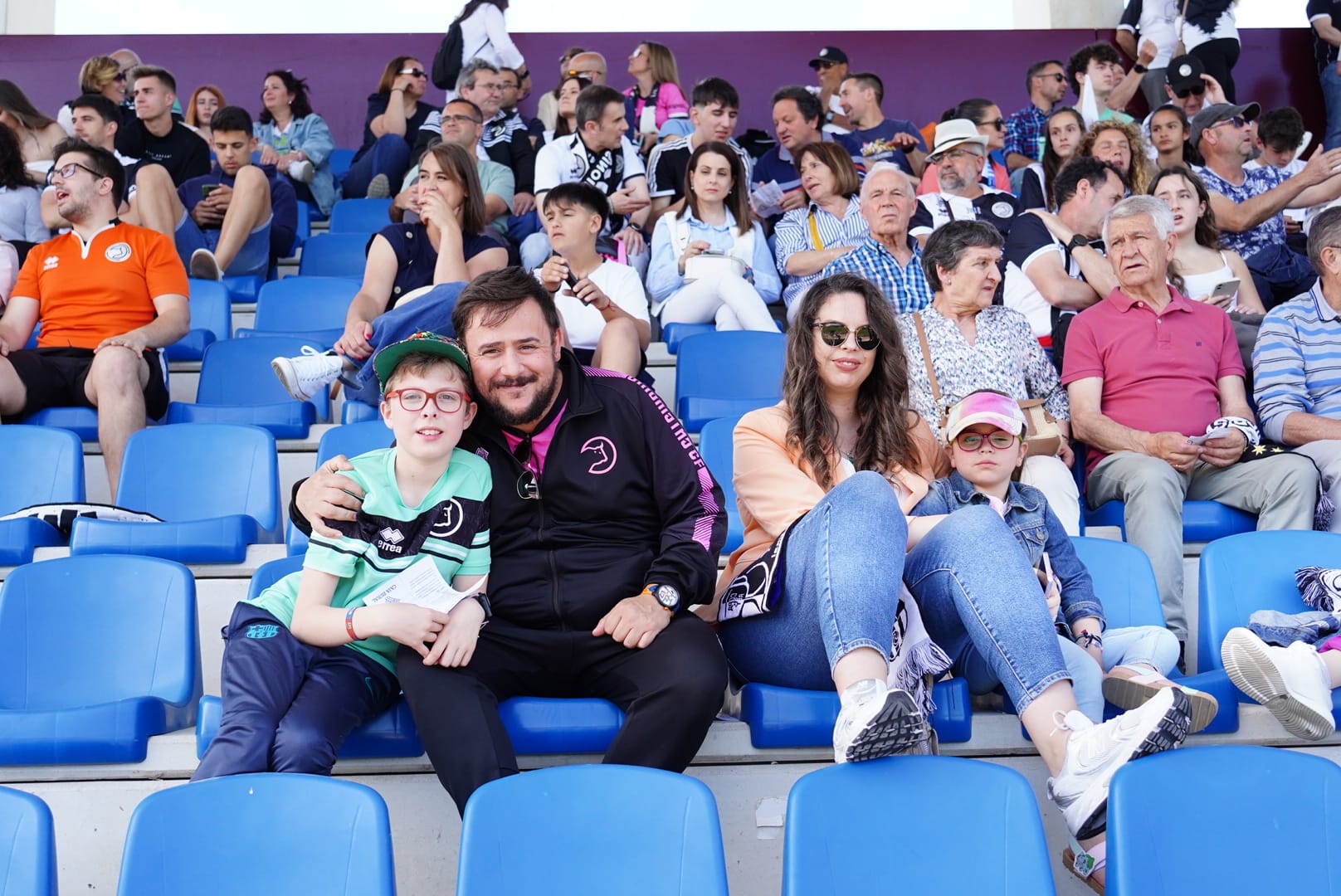 Búscate en la grada del Reina Sofía en el partido contra el Arenteiro