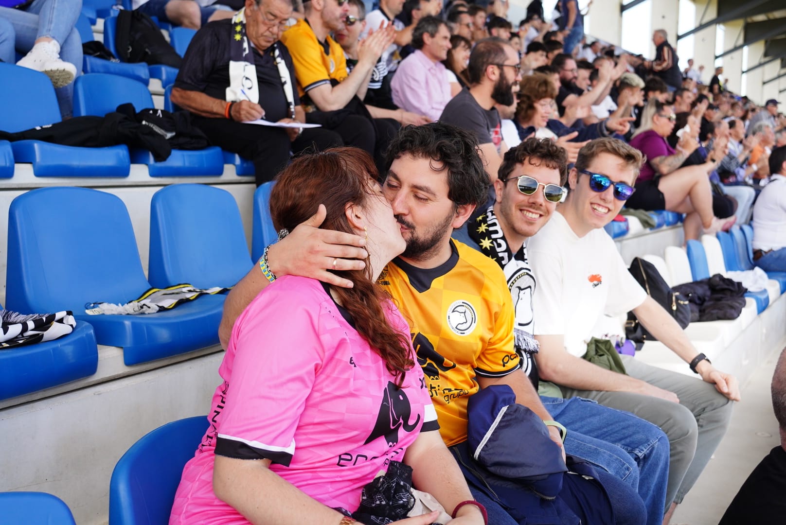 Búscate en la grada del Reina Sofía en el partido contra el Arenteiro