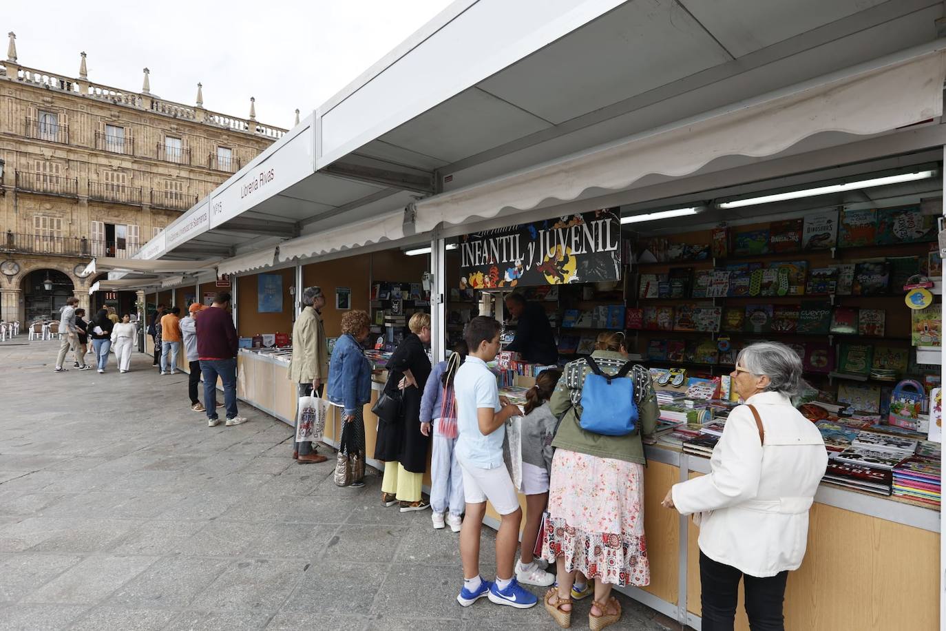 Buen colofón a la Feria del Libro: buen tiempo y gran afluencia