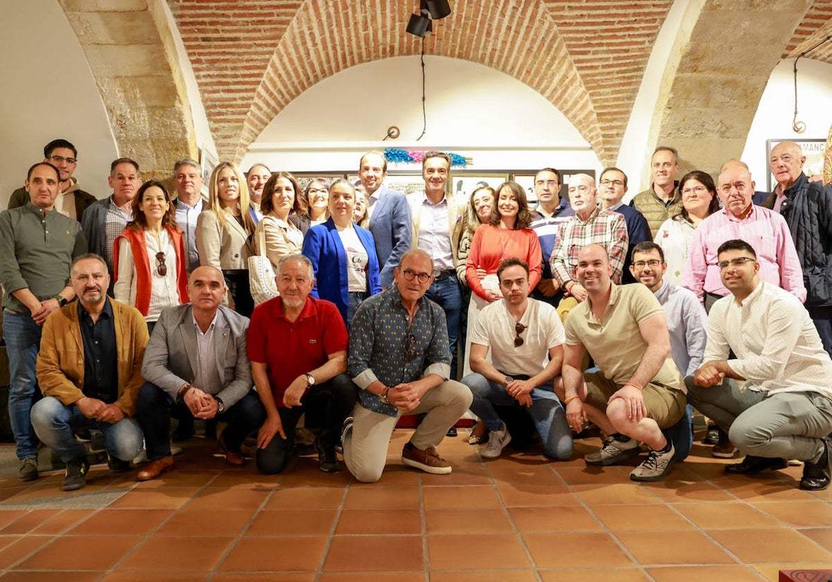 Alumnos de la III edición de MasterClass TOROS junto a El Cid y Carmen Seguín.