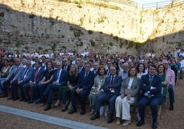 Autoridades en el Patio de Armas de la Fortaleza de Ledesma.