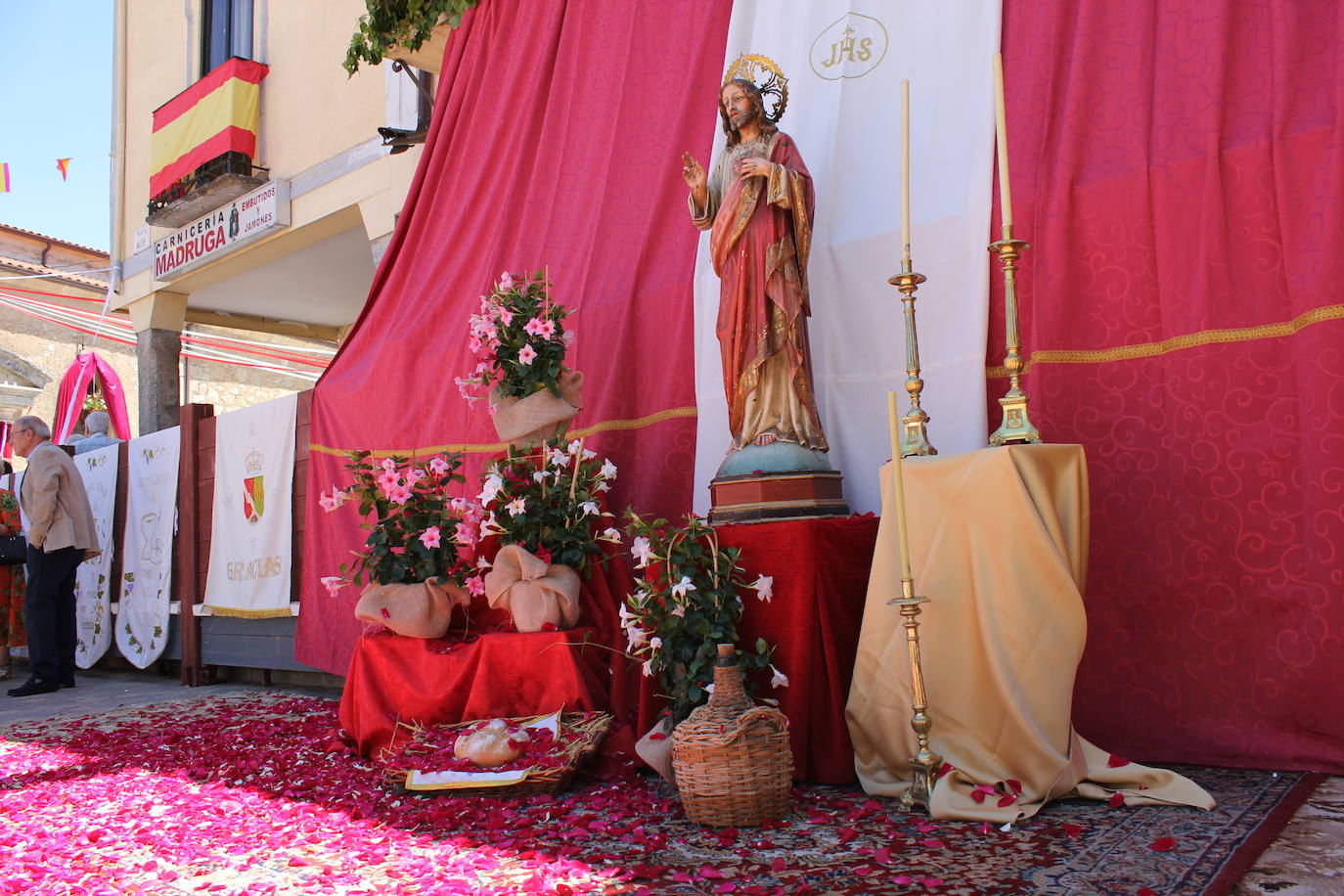 Regocijo y bendiciones múltiples en el Corpus de La Fuente de San Esteban