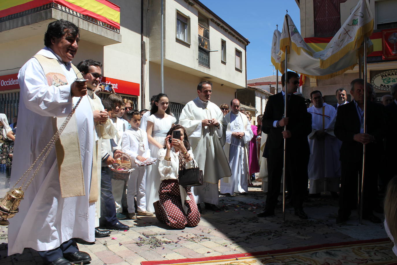 Regocijo y bendiciones múltiples en el Corpus de La Fuente de San Esteban