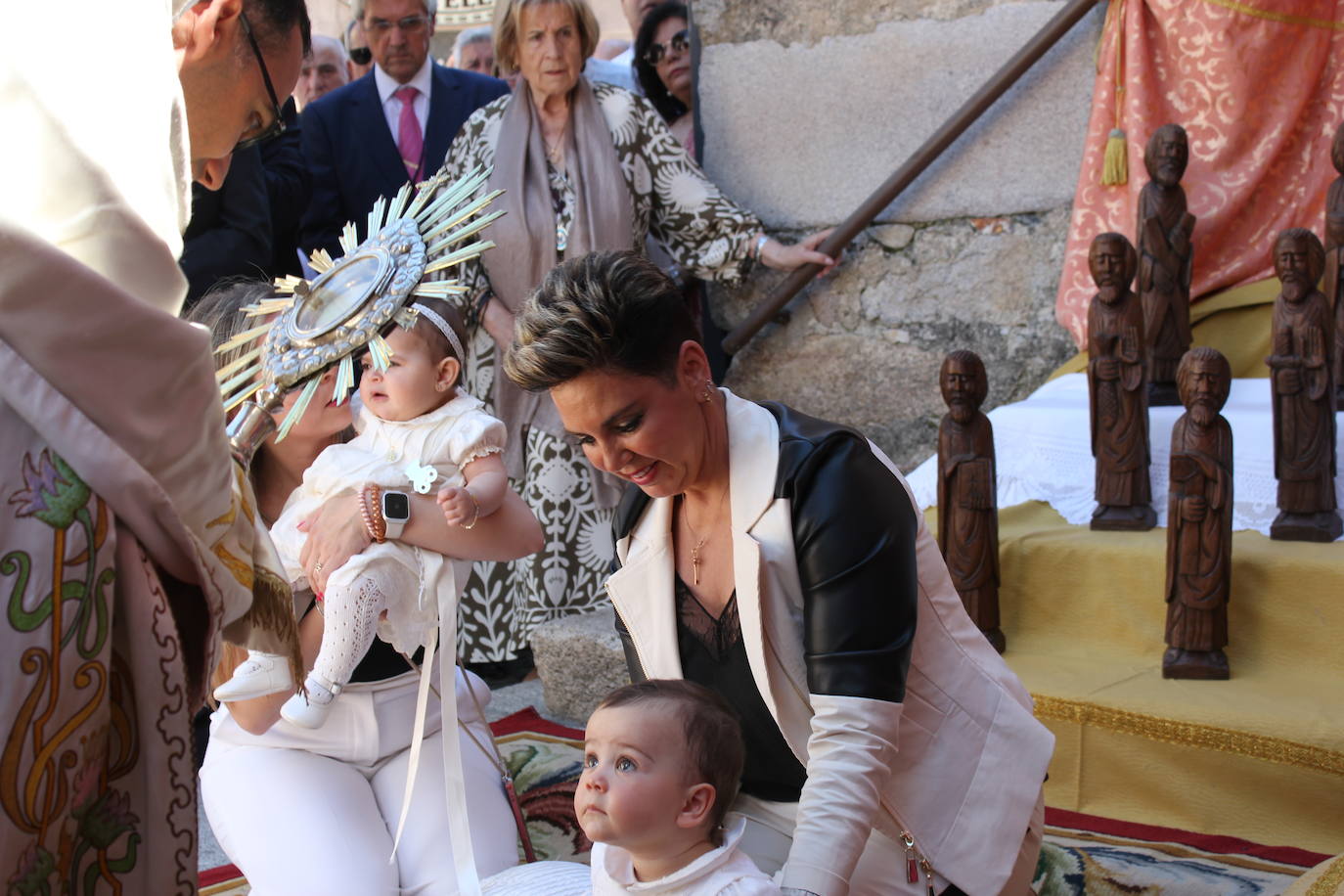 Regocijo y bendiciones múltiples en el Corpus de La Fuente de San Esteban