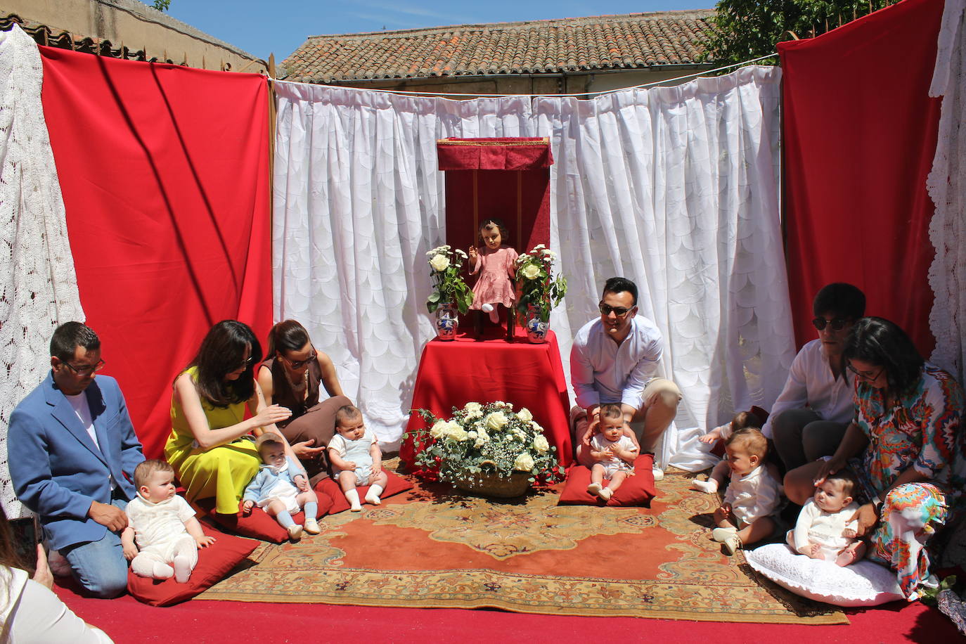 Regocijo y bendiciones múltiples en el Corpus de La Fuente de San Esteban