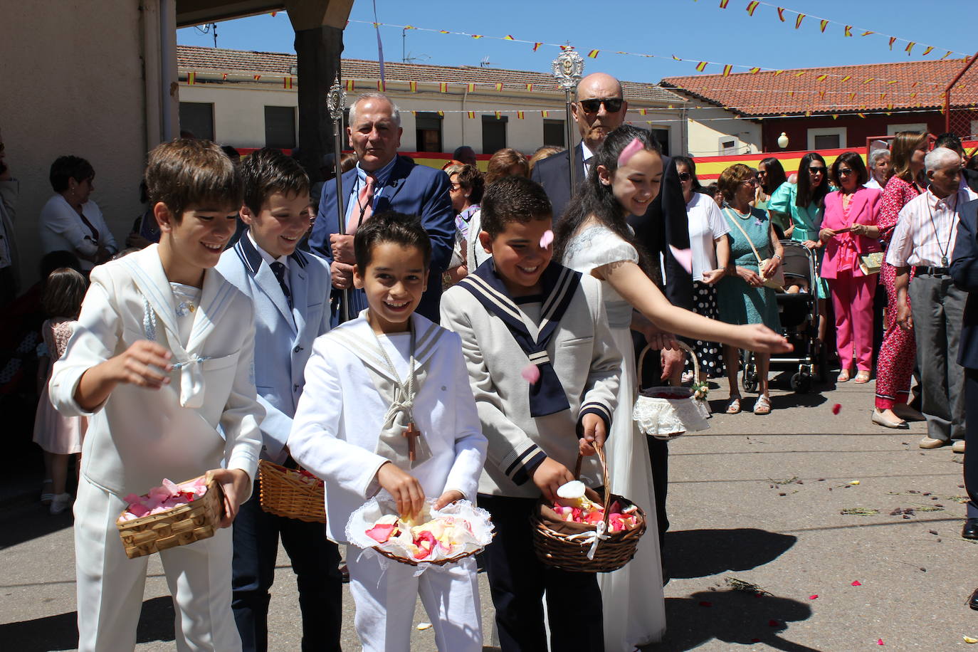 Regocijo y bendiciones múltiples en el Corpus de La Fuente de San Esteban