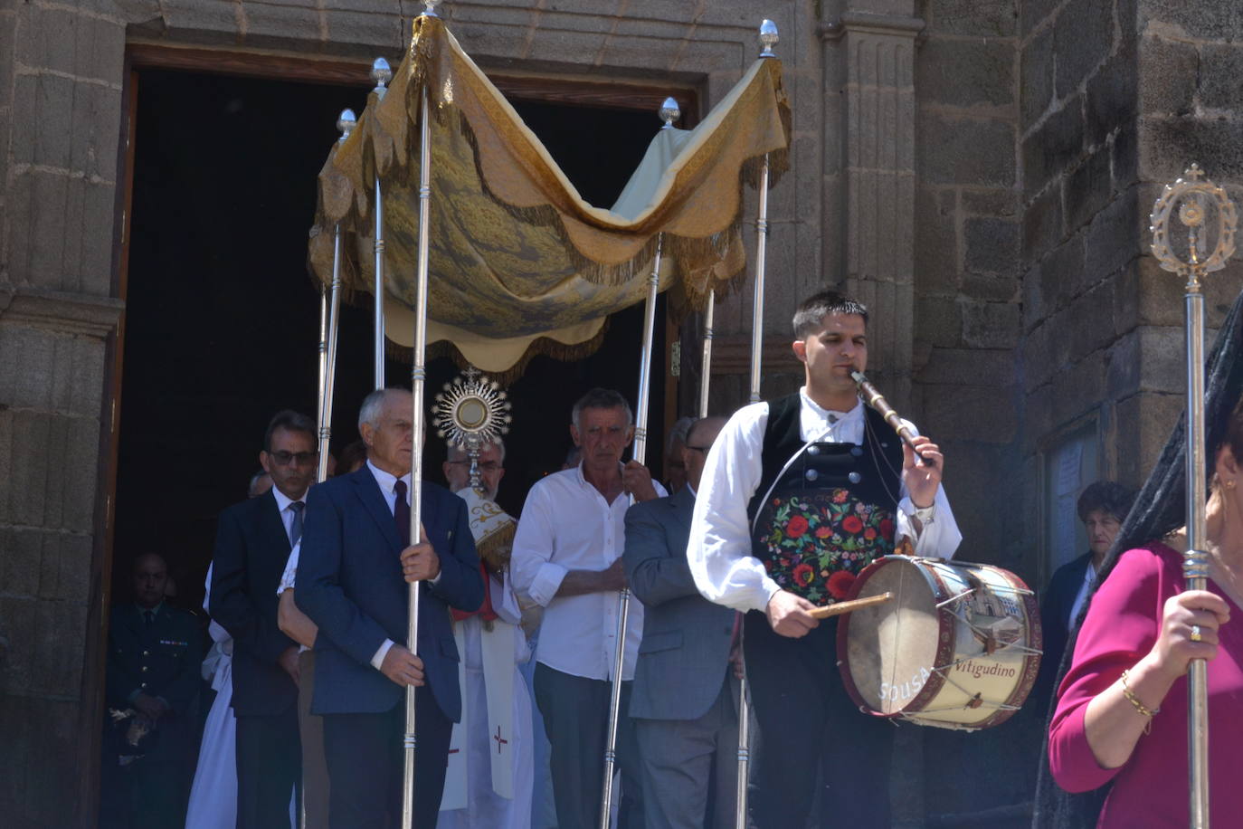 Vitigudino y el fervor del Corpus desfilan por las calles