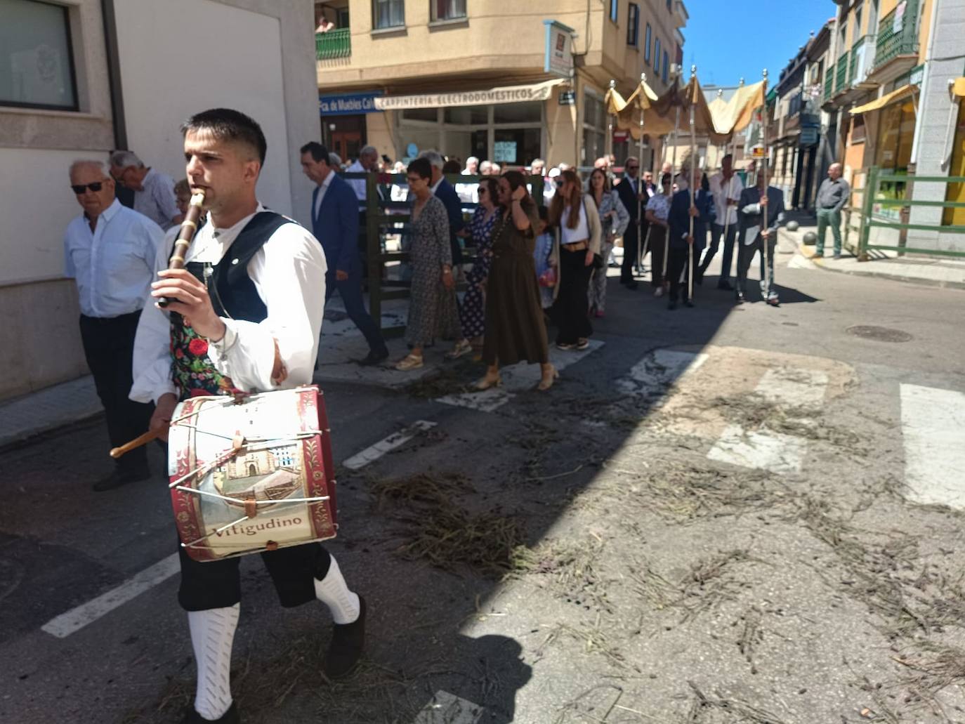 Vitigudino y el fervor del Corpus desfilan por las calles