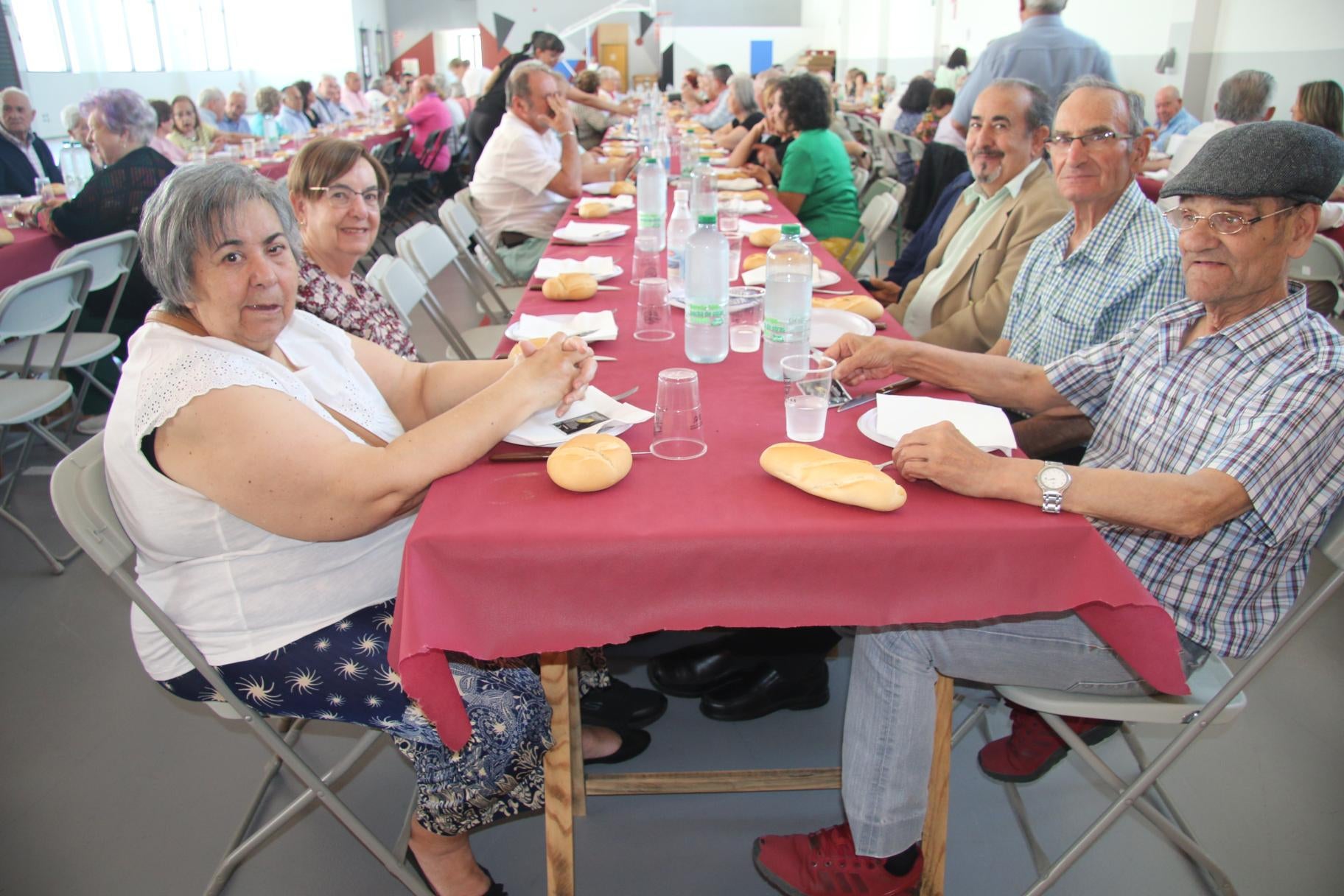 Homenaje y comida de hermandad con los mayores en Villares de la Reina