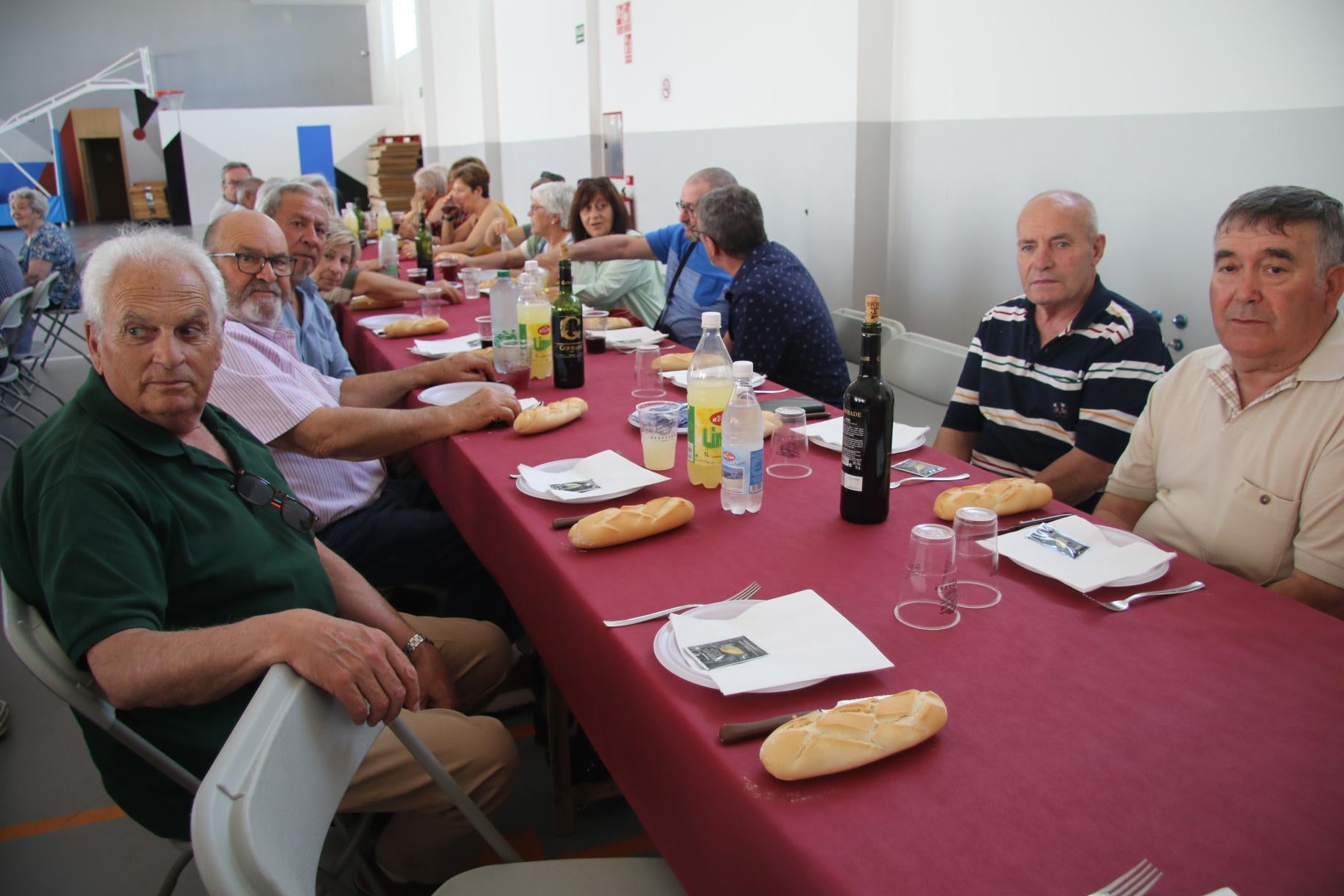 Homenaje y comida de hermandad con los mayores en Villares de la Reina