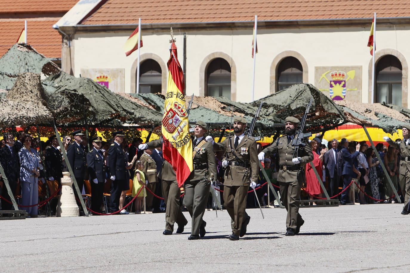 Un recuerdo en el día de San Fernando a los que «sirven más allá de estas fronteras»