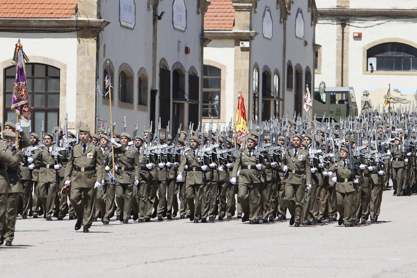 Un recuerdo en el día de San Fernando a los que «sirven más allá de estas fronteras»