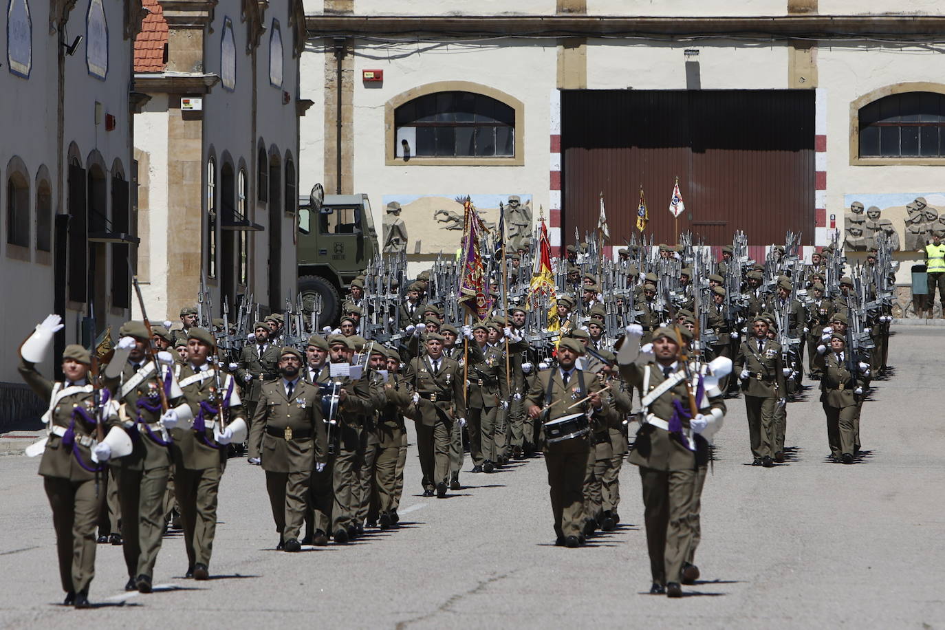 Un recuerdo en el día de San Fernando a los que «sirven más allá de estas fronteras»