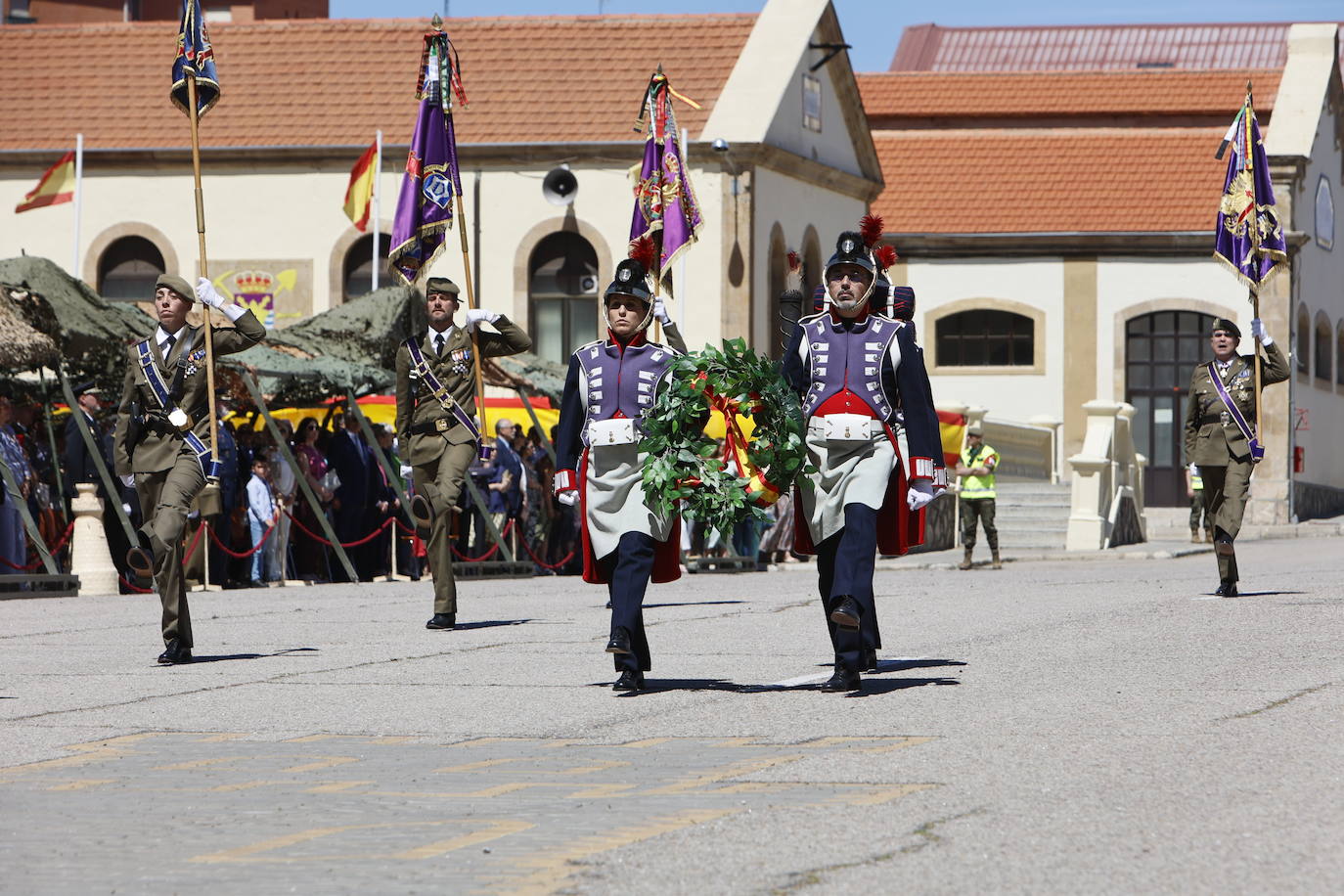 Un recuerdo en el día de San Fernando a los que «sirven más allá de estas fronteras»