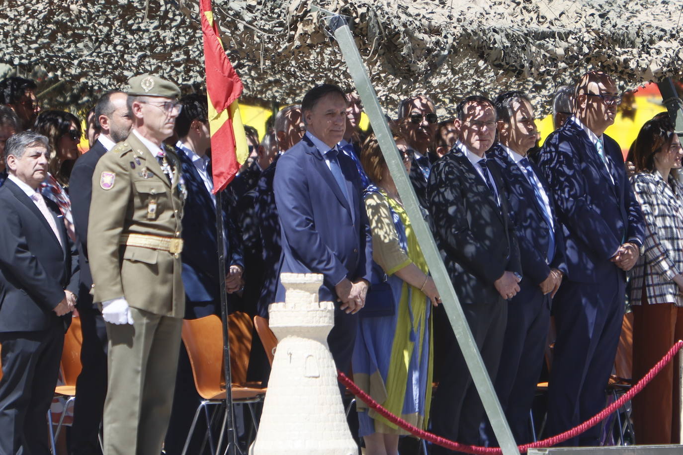 Un recuerdo en el día de San Fernando a los que «sirven más allá de estas fronteras»