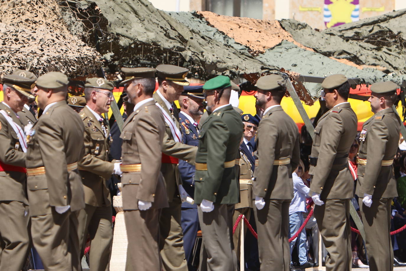 Un recuerdo en el día de San Fernando a los que «sirven más allá de estas fronteras»