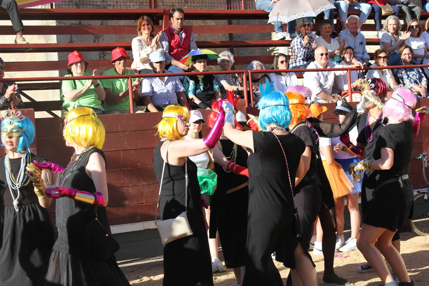 El multitudinario desfile de disfraces en la Fuente de San Esteban, en imágenes