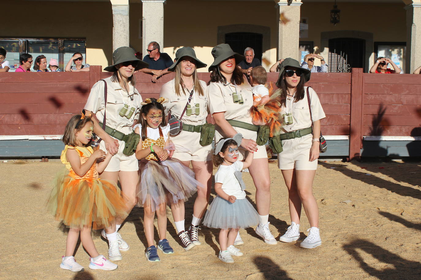 El multitudinario desfile de disfraces en la Fuente de San Esteban, en imágenes