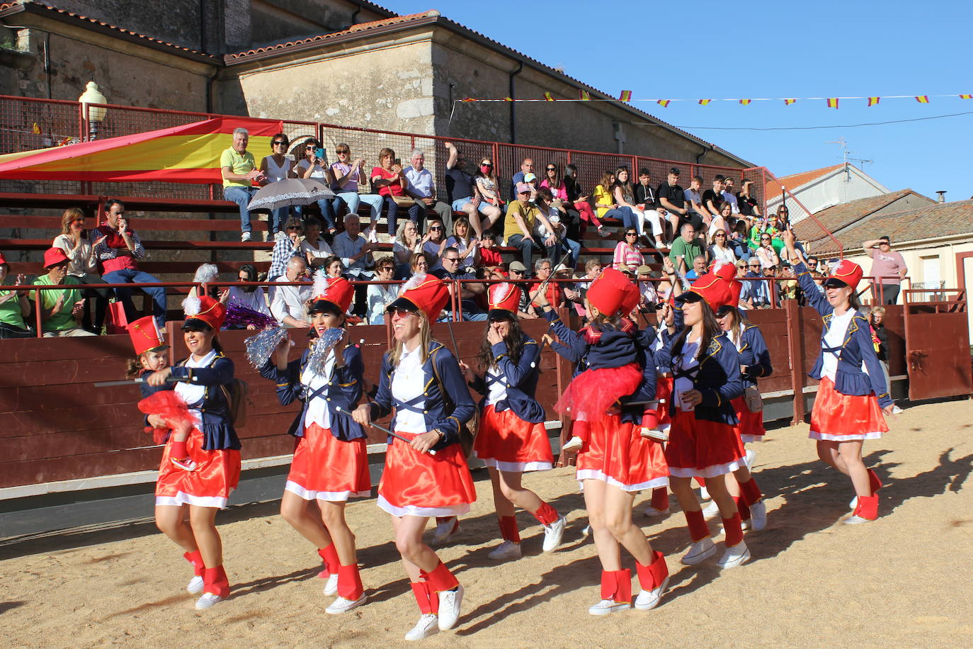 El multitudinario desfile de disfraces en la Fuente de San Esteban, en imágenes