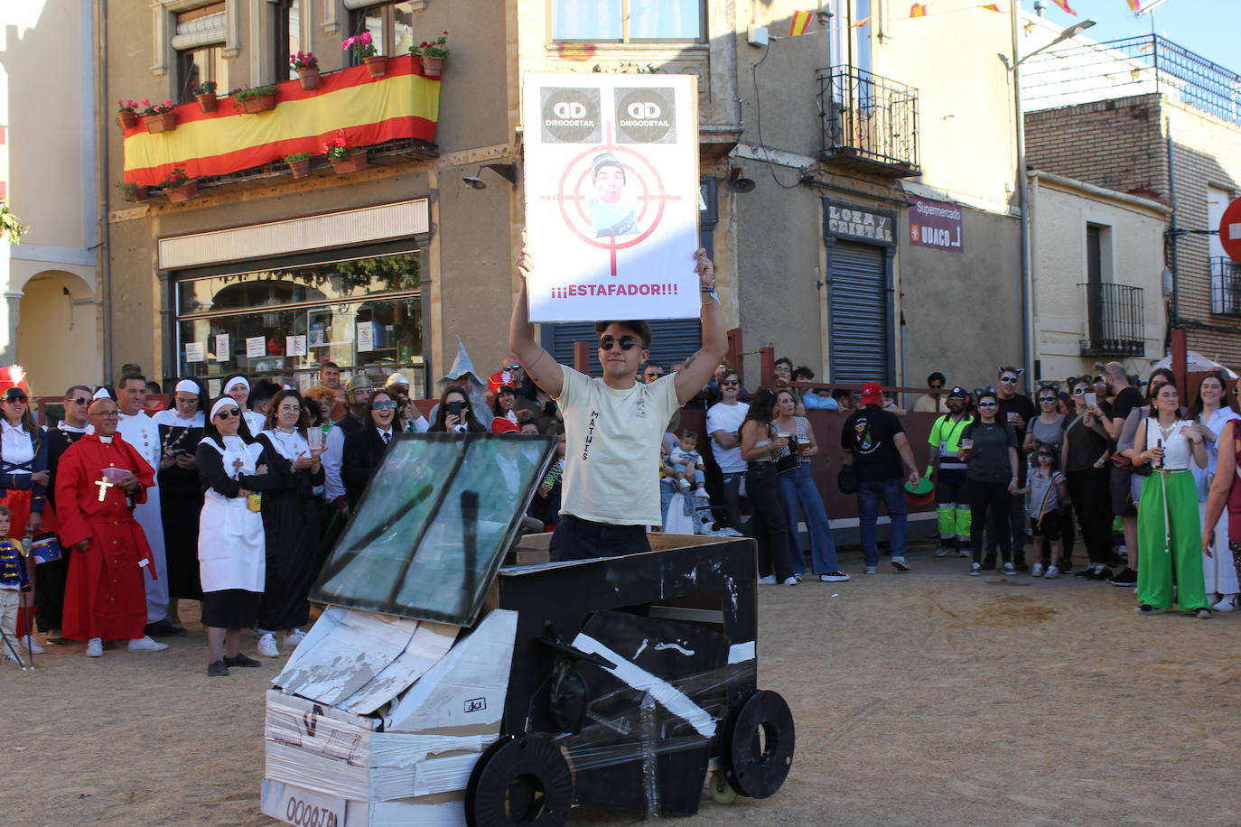 El multitudinario desfile de disfraces en la Fuente de San Esteban, en imágenes