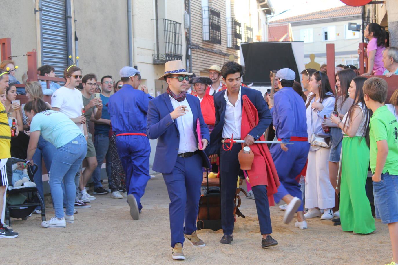 El multitudinario desfile de disfraces en la Fuente de San Esteban, en imágenes