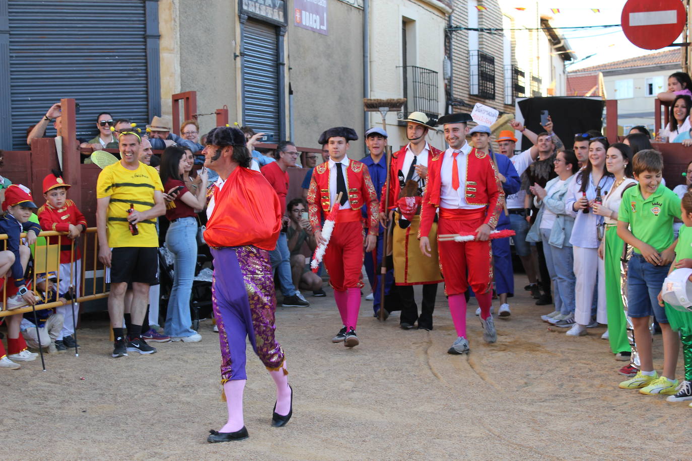 El multitudinario desfile de disfraces en la Fuente de San Esteban, en imágenes