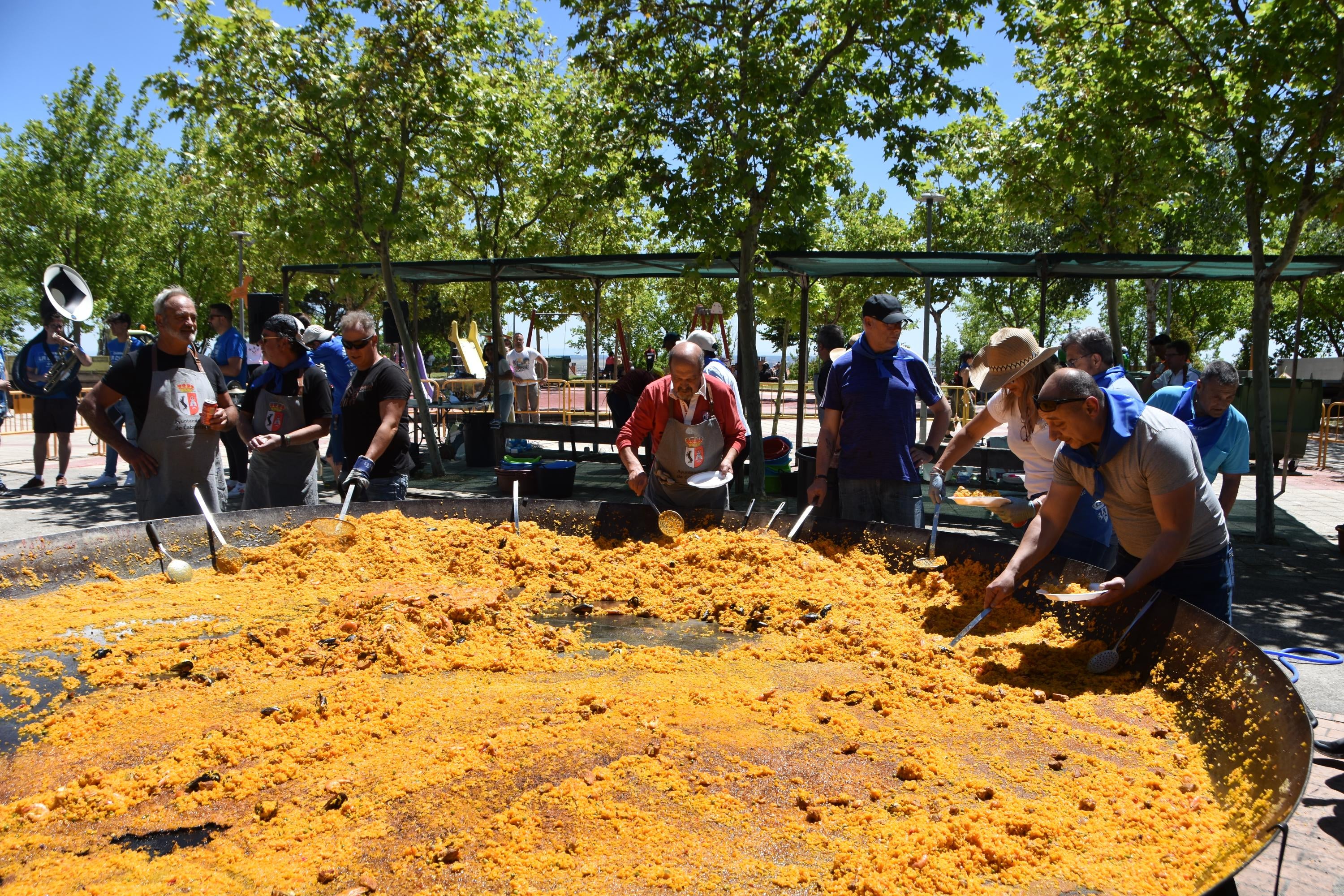 Paella para 5.000 en Cabrerizos servida en tiempo récord