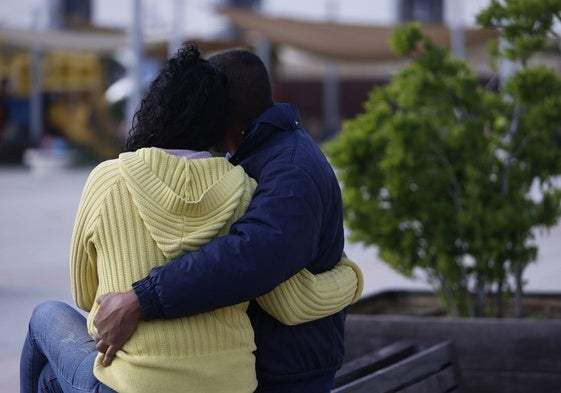 La pareja de venezolanos, en una plaza de Salamanca.