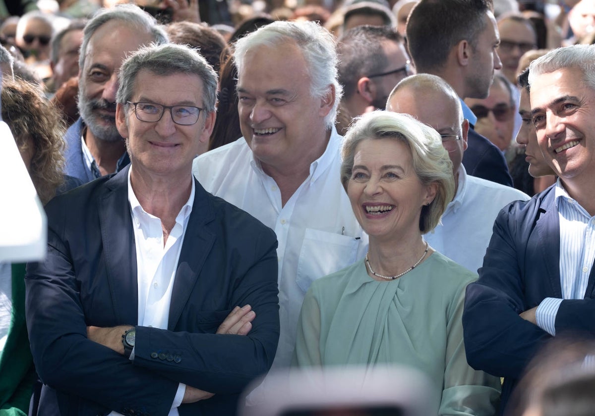 Feijóo junto a Von der Leyen en Santiago.