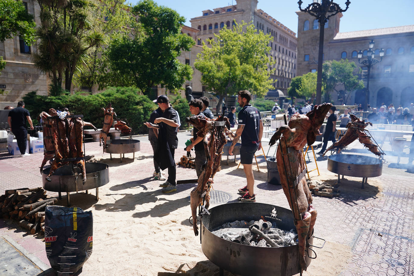 Miles de salmantinos disfrutan de una exitosa jornada de ibérico en el centro