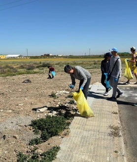 Imagen secundaria 2 - Peñaranda, más limpia gracias al voluntariado