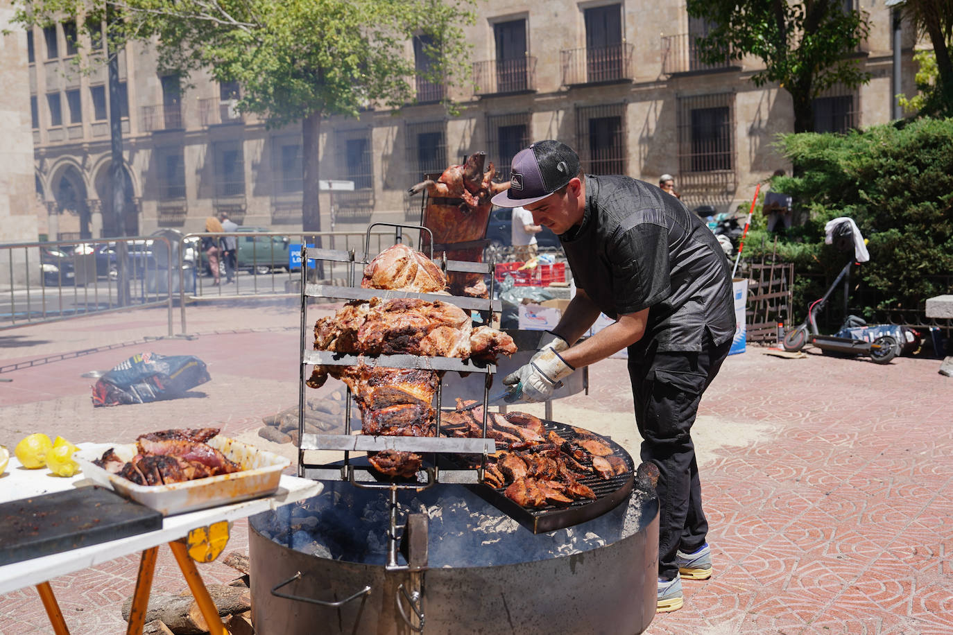 Miles de salmantinos disfrutan de una exitosa jornada de ibérico en el centro