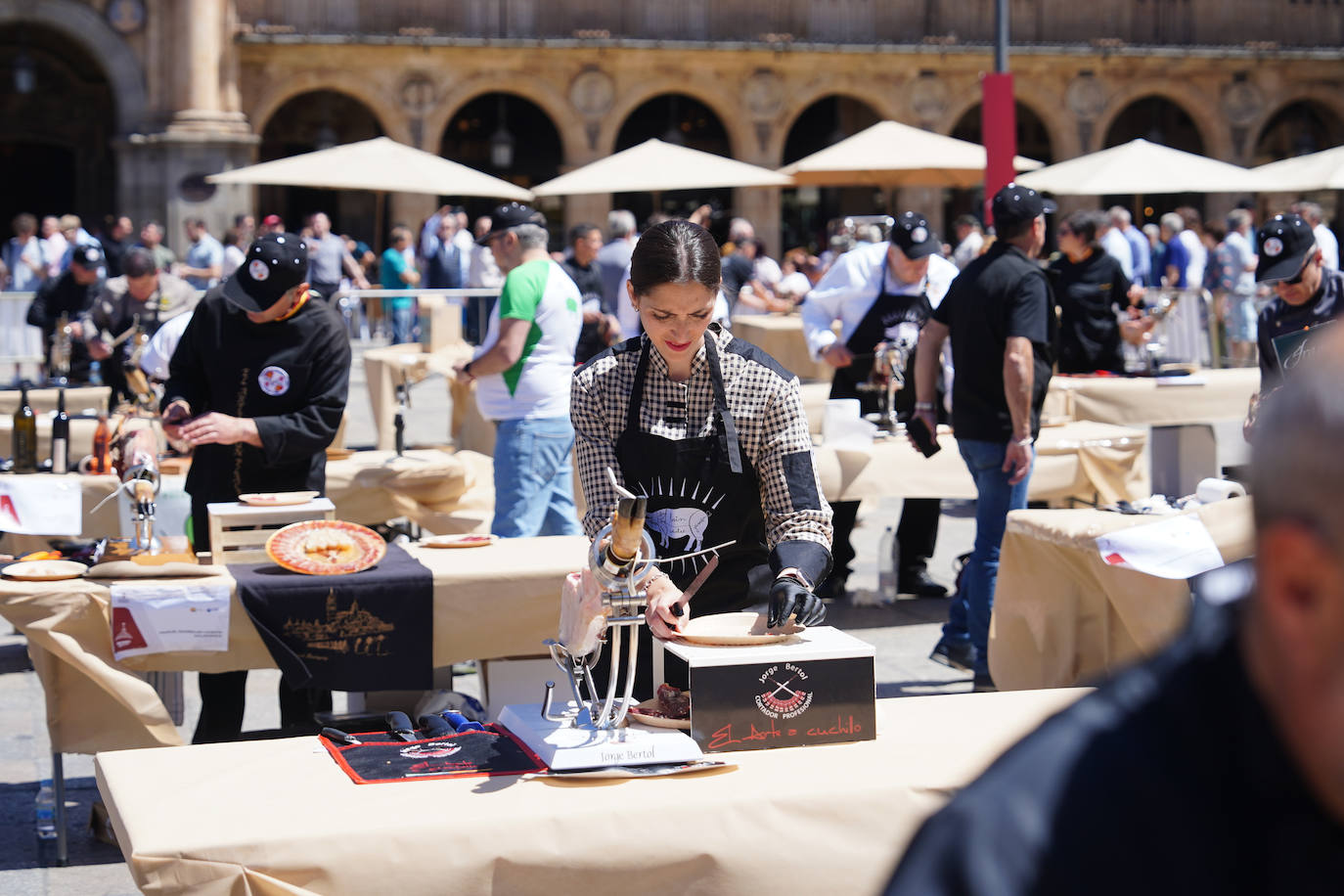 Miles de salmantinos disfrutan de una exitosa jornada de ibérico en el centro