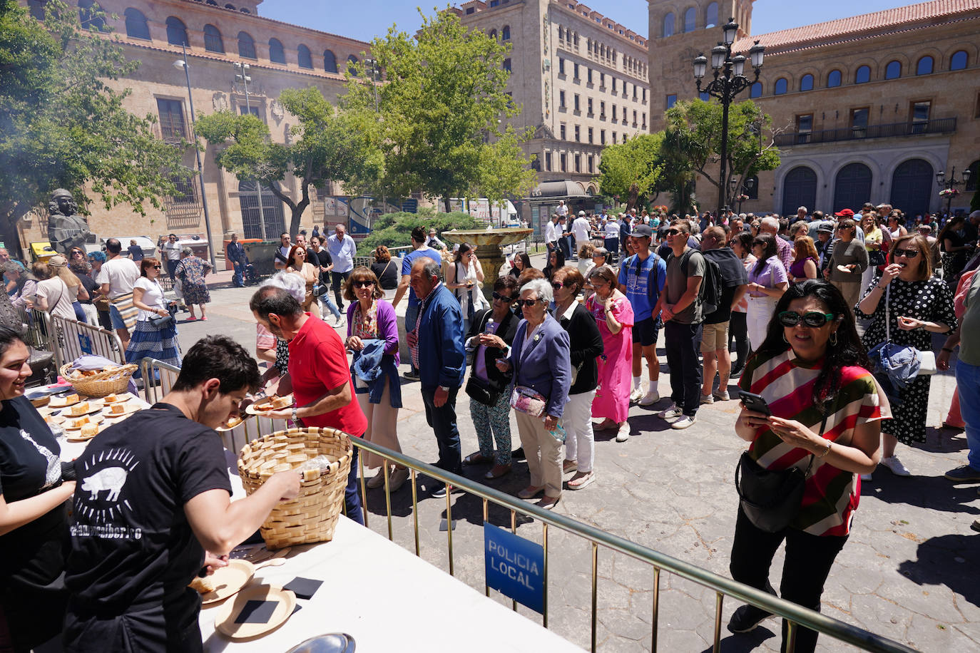 Miles de salmantinos disfrutan de una exitosa jornada de ibérico en el centro