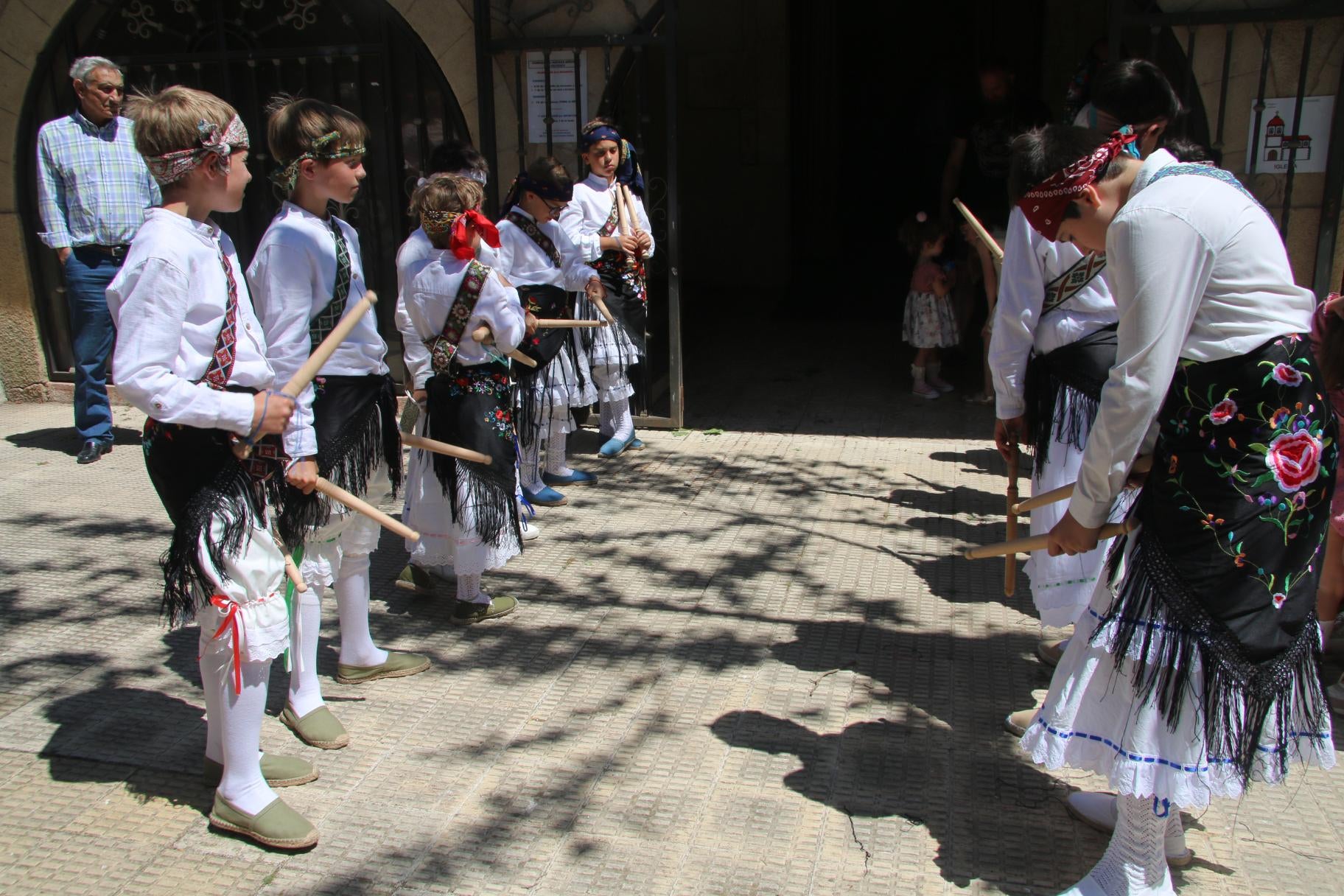 Altares y paleos para el día de fiesta en Aldeatejada