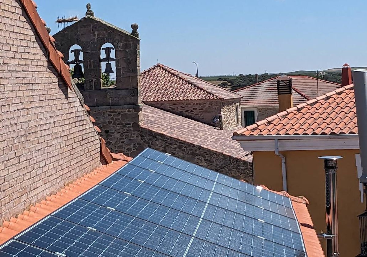 La instalación fotovoltaica en la Casa Consistorial de Juzbado.